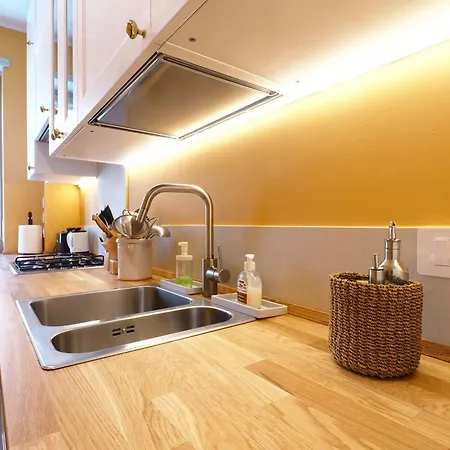 Charming Two Bedroom - Navigli Милан