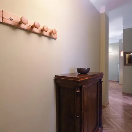 Charming Two Bedroom - Navigli Милан